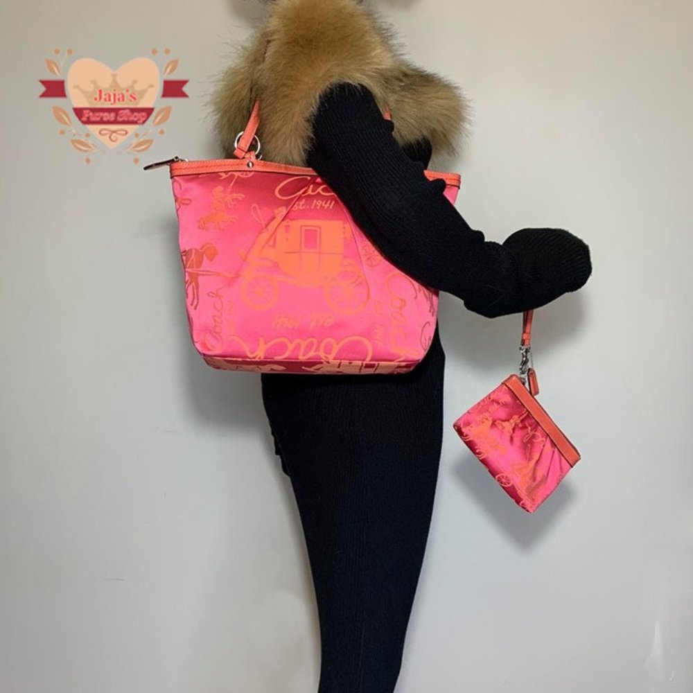 🧡Coach Fabric Tote & Matching Wristlet🧡 - Picture 6 of 8